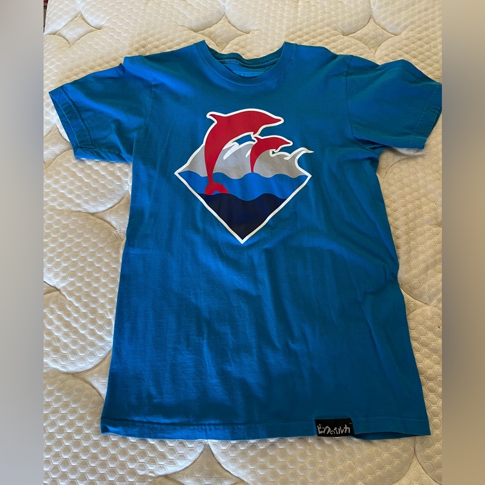 Pink Dolphin Short Sleeve Mens Blue Medium T Shirt with Burgundy Blue design